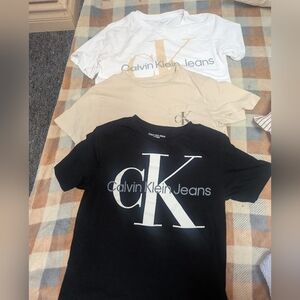 Calvin Klein Jeans Kids 3-Pack Logo Tees - Black, White, Cream Size 10/12